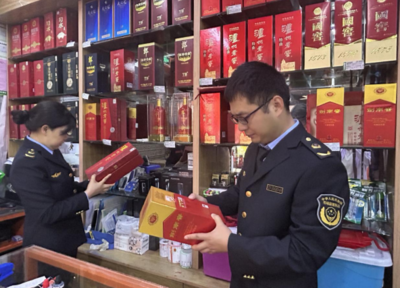 鄰水縣壇同市場監督管理所開展“特供酒”清源打鏈專項檢查 強化酒類經營秩序監管